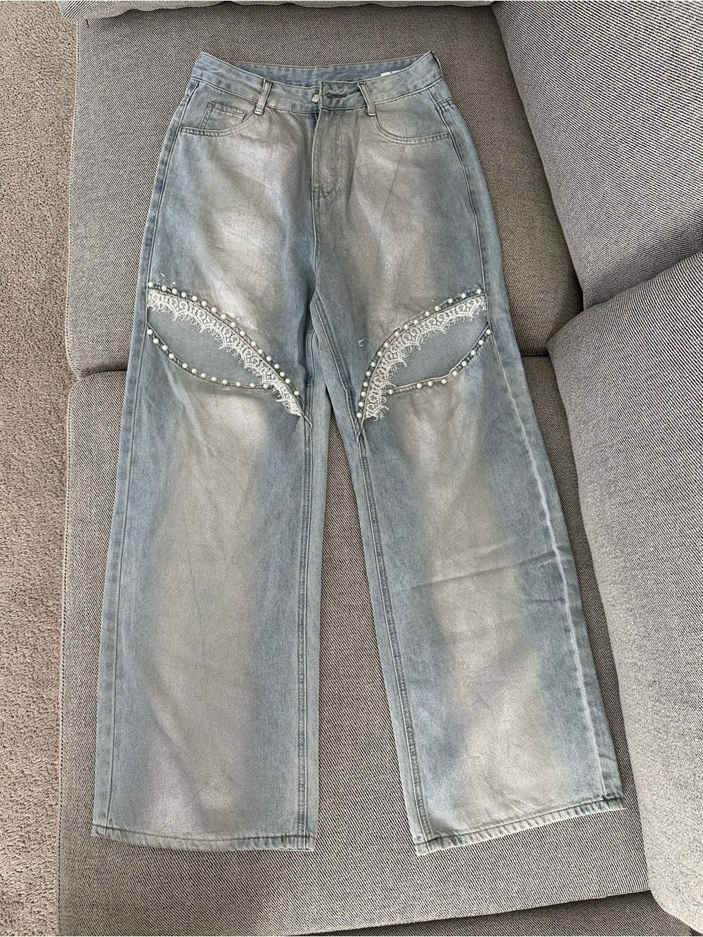 Light Wash Wide-Leg Jeans with Pearl & Lace Details - Minor Defecf